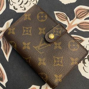 Louis Vuitton Authentic Kisslock wallet